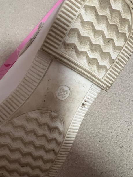 Dievčenské topánky, 33