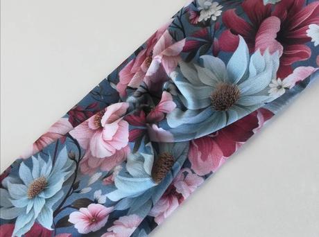 Čelenka úpletová, twist- tyrkysová s kvietkami, 