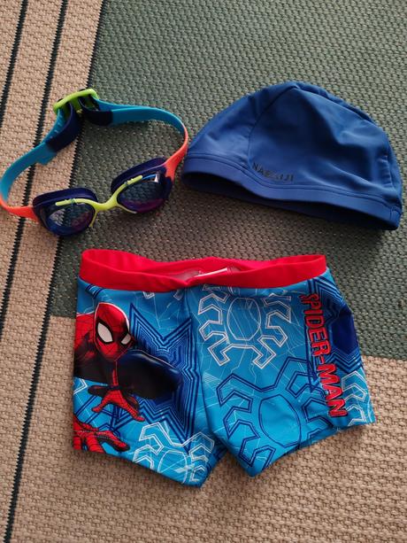 Plavecké okuliare, čiapka, plavky, 86–98