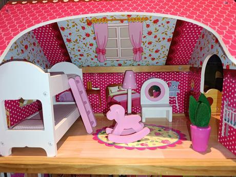 Drevený domček pre bábiky, 