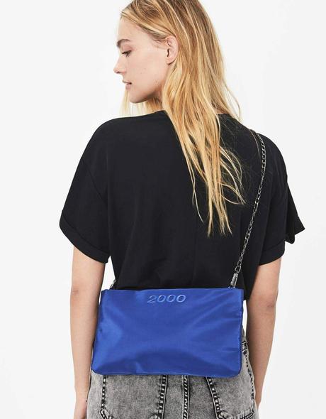 Modrá kabelka s retiazkou bershka, bershka