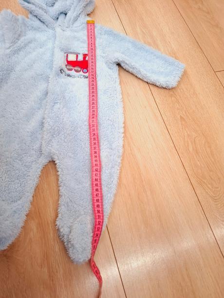 Chlpatučký overal, 74