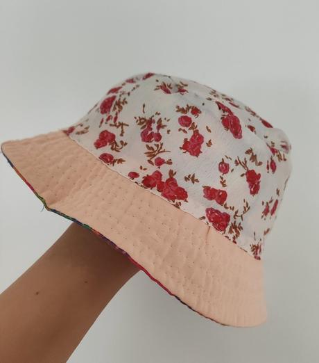 Obojstranný klobúčik, 86