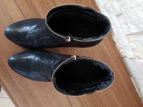 Krásne kožené kotníky so zipsovým lémom, 40