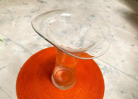 Vysoká váza z hrubého skla bohemia,