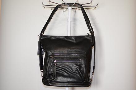 Čierna kabelka-kabelkoruksak, 