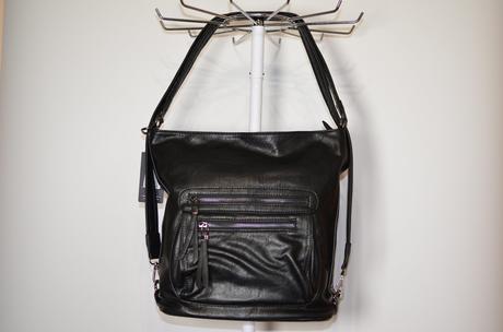 Čierna kabelka-kabelkoruksak, 