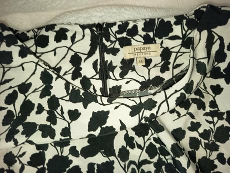 Ciernobiele kvetované saty, papaya,44