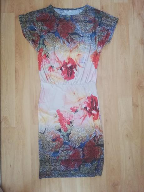 Kvetované šaty, 42