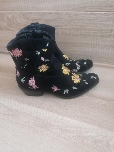 Vyšívané čižmičky kotnicky, 35