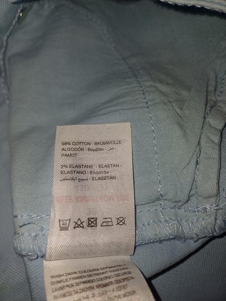 Bledomodré šortky, 38