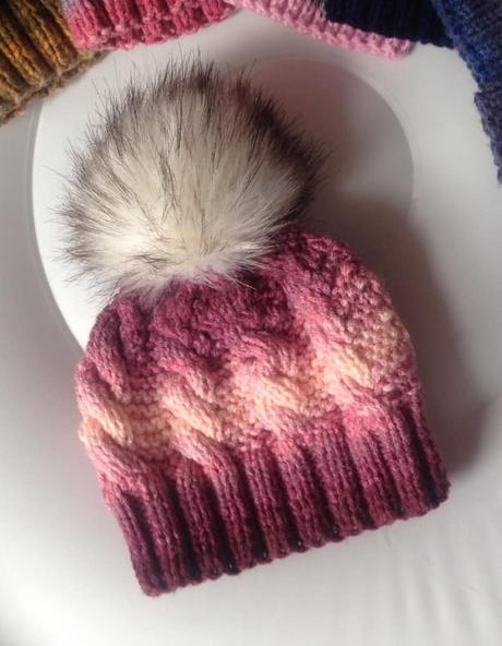 Pletena čiapka s veľkym brmbolcom, 56 - 158