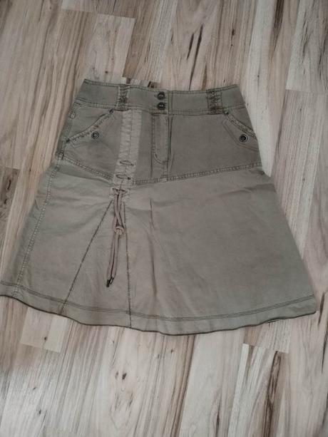 Zelená športová suknička, s