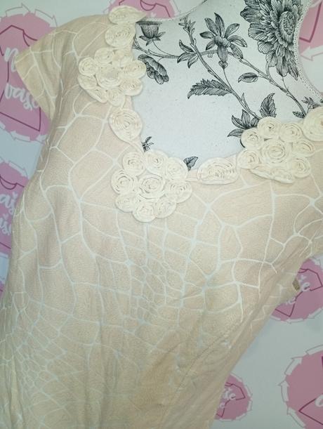 Béžové zdobené šaty, 46