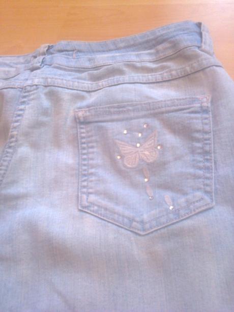 Trištvrťove rifle motylikmi a kamienkami matmazel, 40