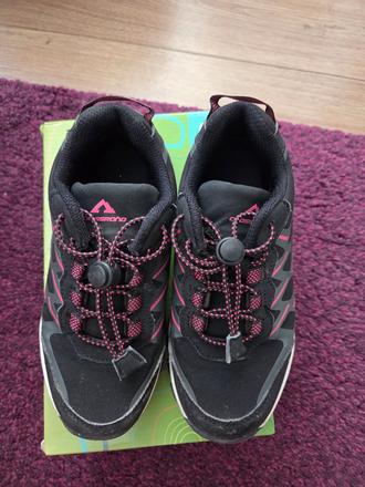 Outdoorove topánky, 32