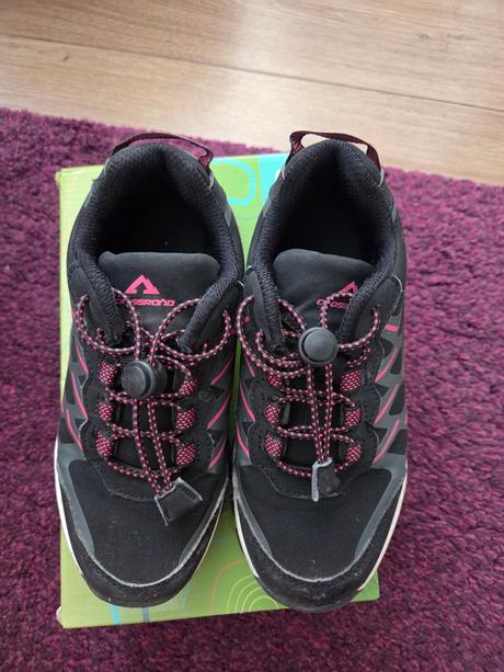 Outdoorove topánky, 32