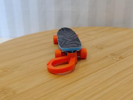 Zberateľský happy meal skateboard hot wheels 2023, 