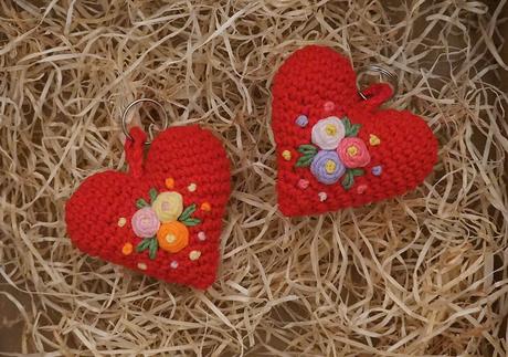 Háčkované srdiečka - prívesky, 