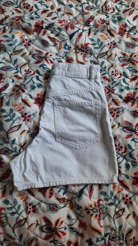 Kraťasy s vysokým pásom, bershka,s