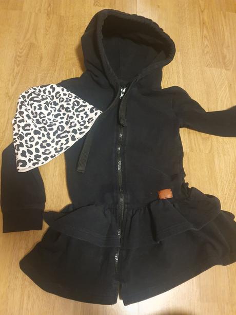 Mikina s volanom a tenkou ciapkou, 116