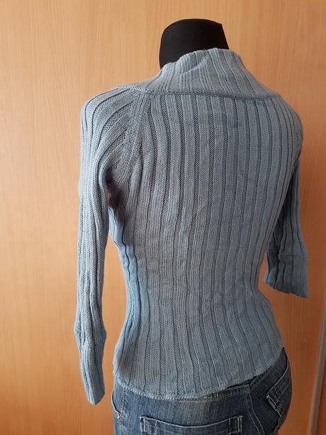 Vlnený bledomodrý puli s 3/4 rukávmi vel.s/m, m