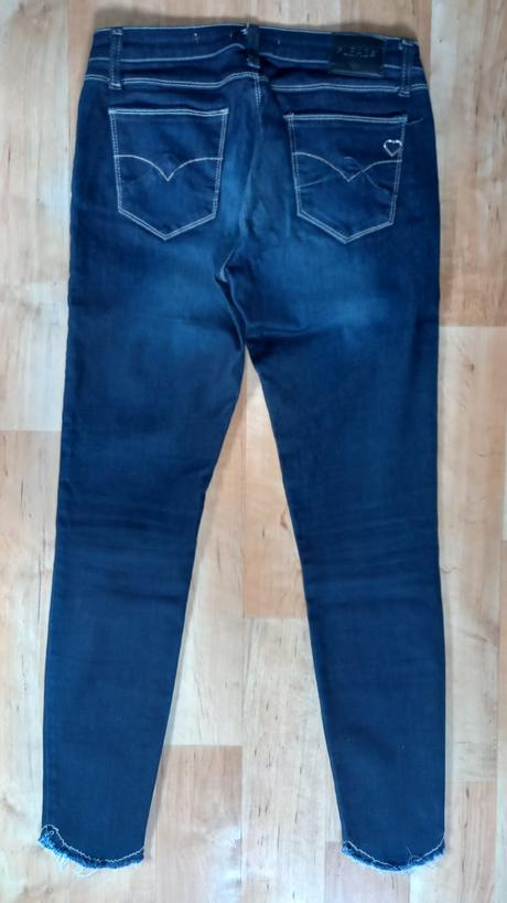 Dámske džínsy please, 28