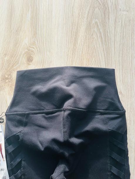 Krásne 7/8 legíny značky alo yoga, pc 104 eur, xs