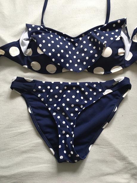 Dvojdielne bodkované plavky s volánom, 34