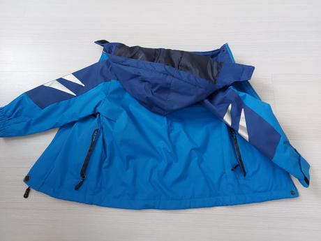 Darujem jesennú nepremokavú bundu, 98