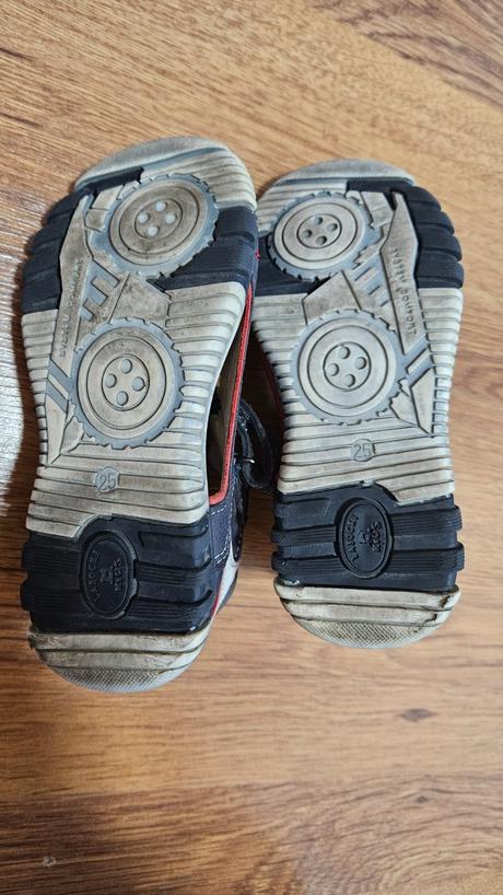 Sandálky, lasocki,25