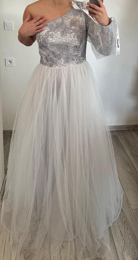 Biele šaty na rameno, m