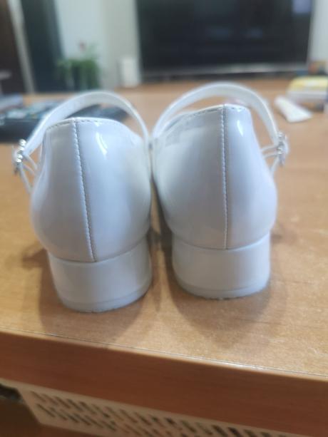 Slavnostne topanky, 38