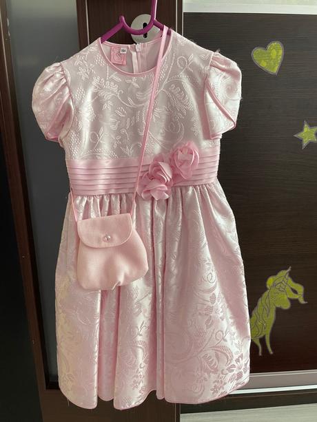 Slávnostne šaty, 104