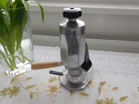 Art deco maďarský ftm unipress chrómový,, 