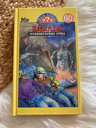 Traja pátrači záhada internetového upíra (2010), 