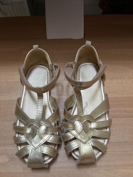 Sandálky, 32