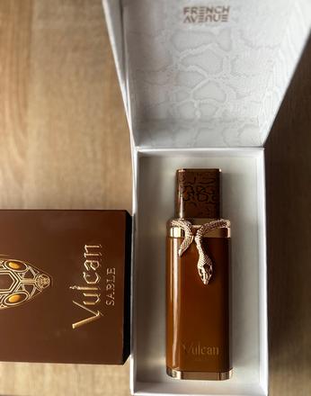 Arabský parfém vulcan sable, 