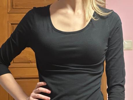 Čierne obtiahnuté šaty, s