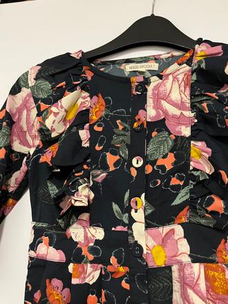 Príležitostný kvetinový overal, 110