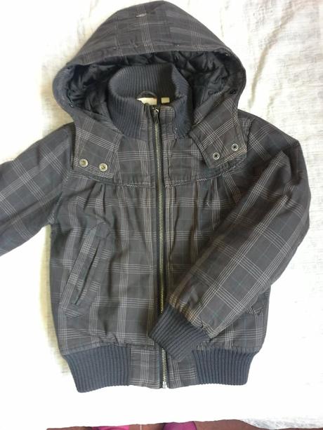 Bundička s kapucou, nkd,128