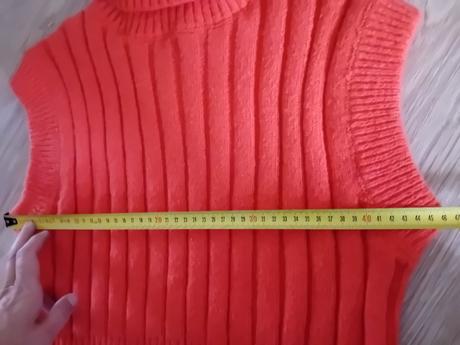 Oranžová vesta, gate,40