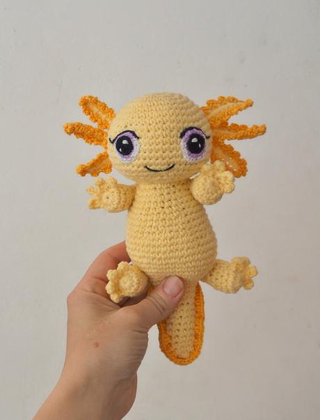Háčkovaný axolotl 19 cm,