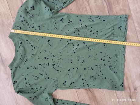 Tmavozelené tričko, 146