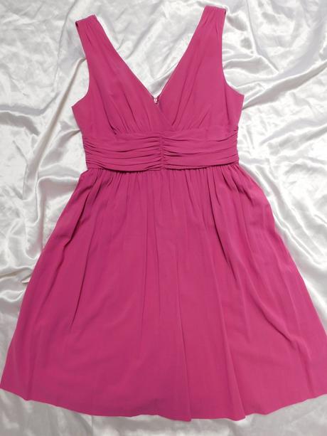 Luxusne velmi pekne šaty, 38