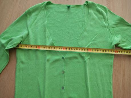 Zelený svetrík na gombíky, m