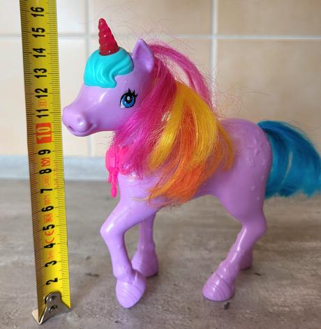 Jednorožec s farebnou hrivou, 