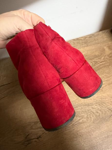 Červené čižmy, 39