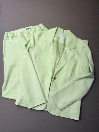 Bledozelený kostým, reserved,146