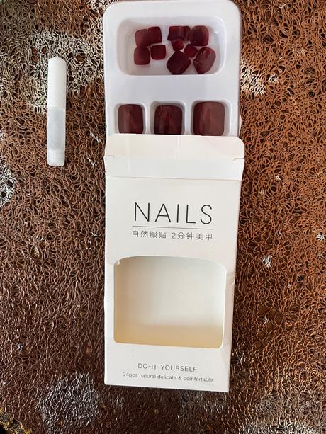 Nalepovacie nechty na nohy, 